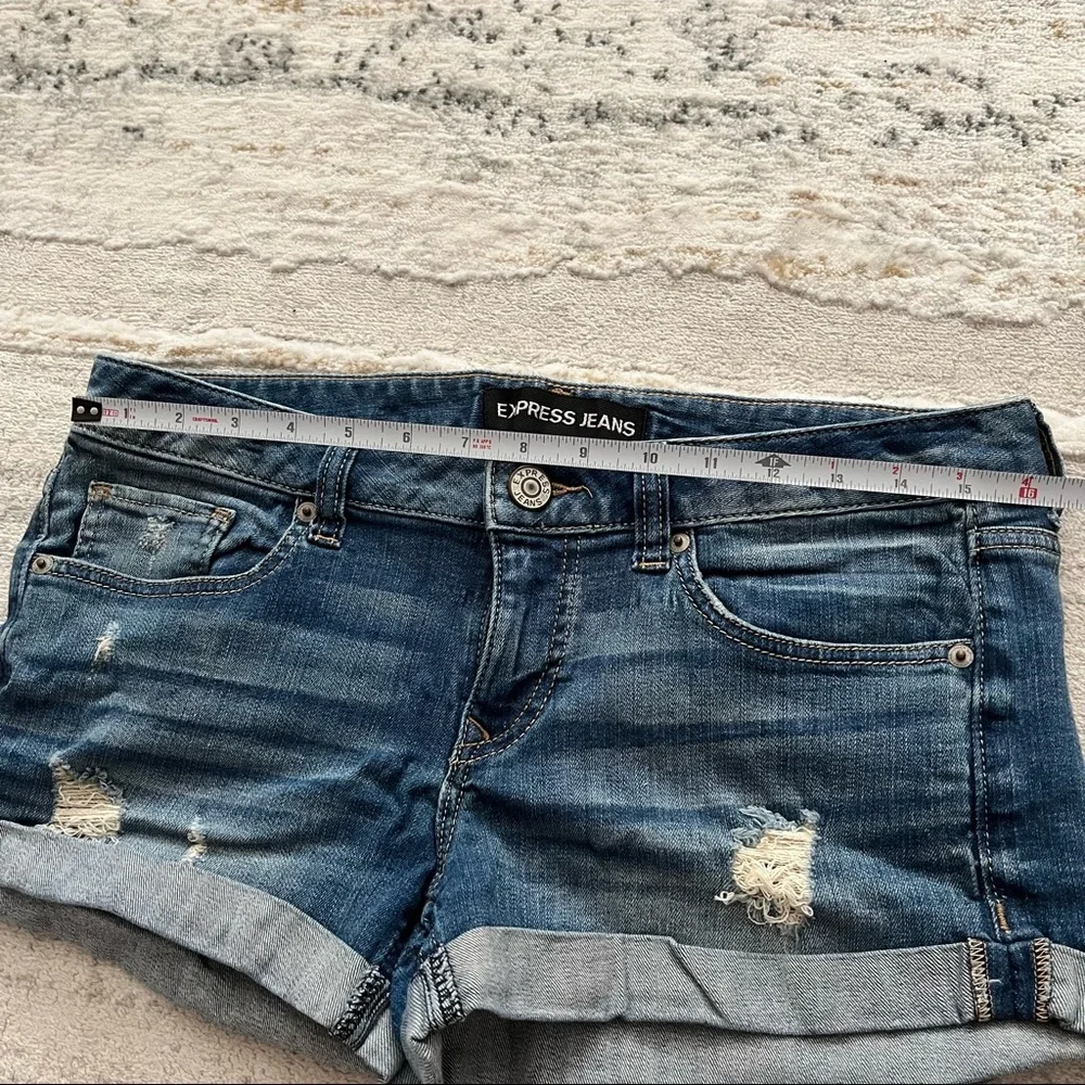 Like 🆕 Express distressed jean 2.5” inseam cuffed shorts